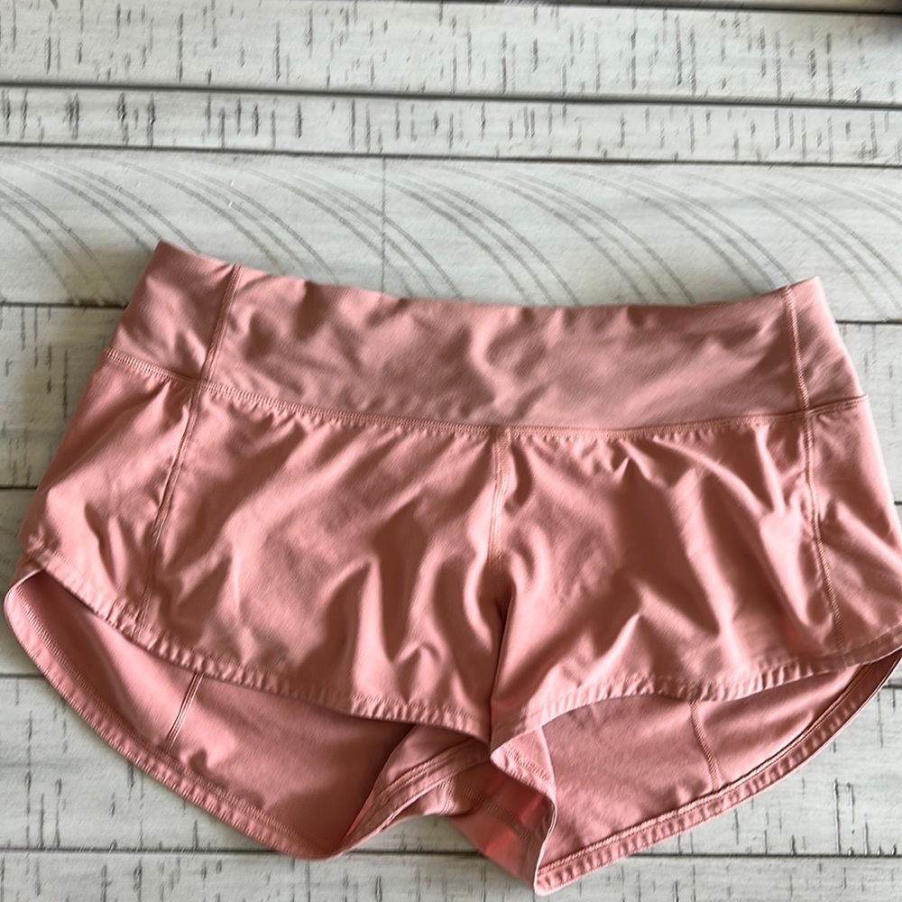 Lululemon Speed Shorts Size 4  2.5 Inch